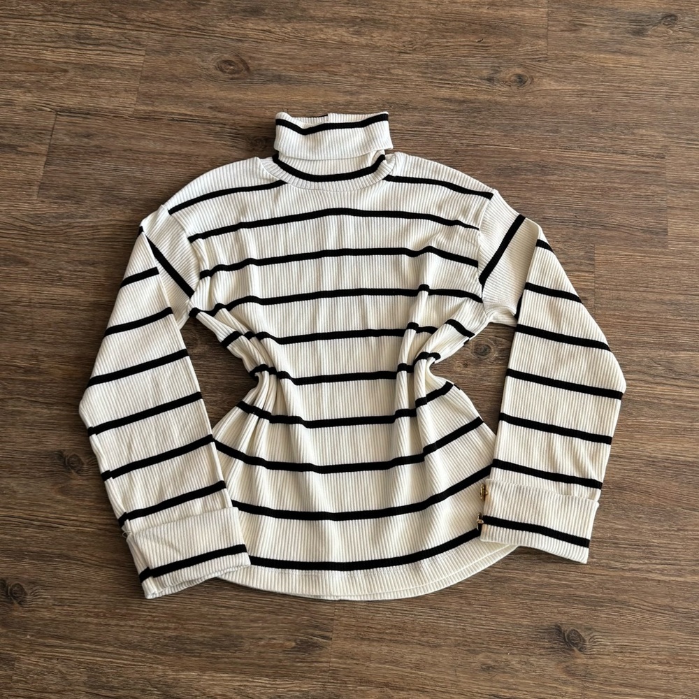 Zara Striped Sweater 🖤🤍